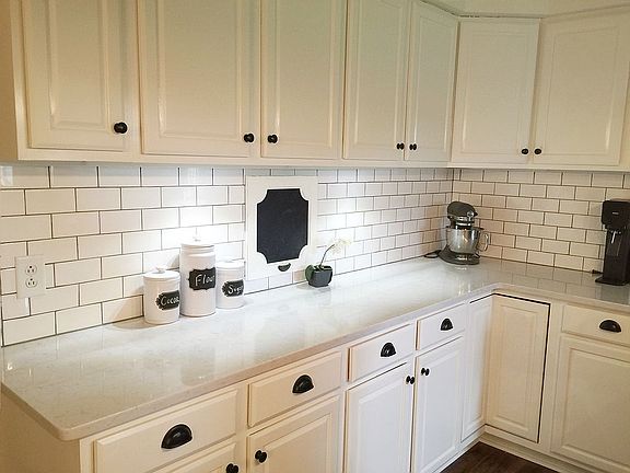 Quartz counters/lg.prep area