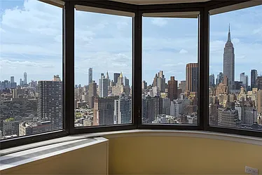 Rented by Domus Realty