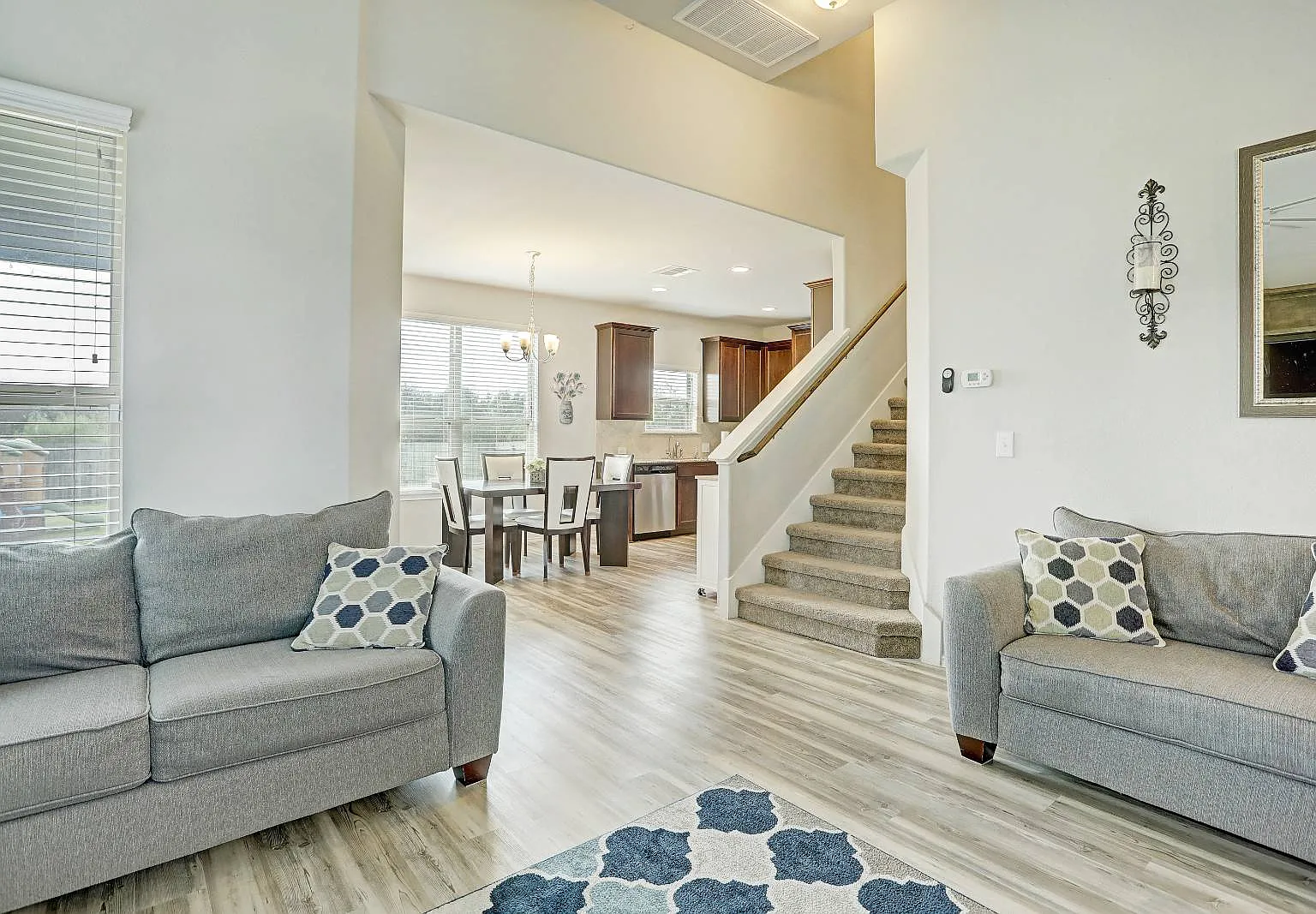 3 bed, 2.5 bath, 1400 sqft, $1,895 — Photo 4