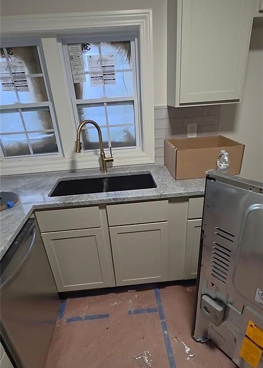 1st image of 7 E 85th St