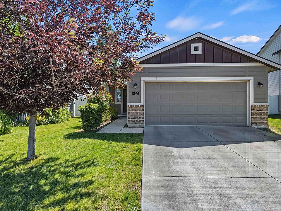 1st image of 1046 S Red Sand Ave