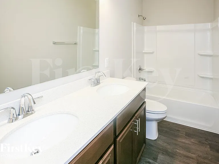 6612 Laurelwood Dr — Photo 13