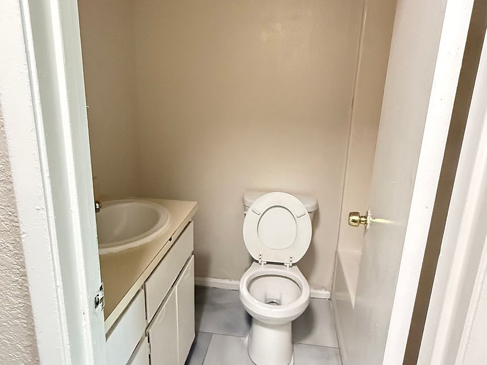 2nd image of 543 Seville Dr
