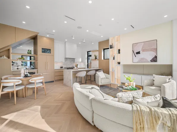 411 W 19th Ave, Vancouver, BC V5Y 2B8
