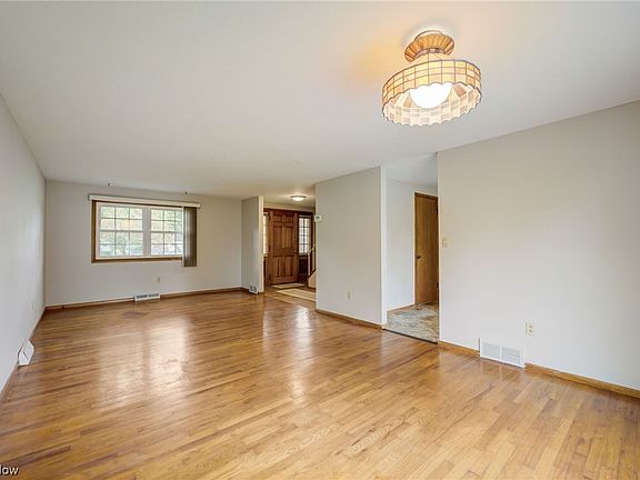 4th image of 24440 Woodmere Dr
