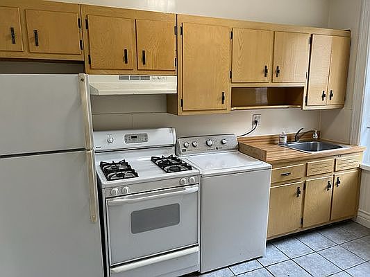 5th image of 10-13 50th Ave #4
