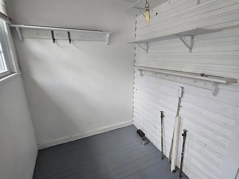901 Montgomery Ave — Photo 23
