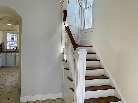 2nd image of 934 Cass Ave SE