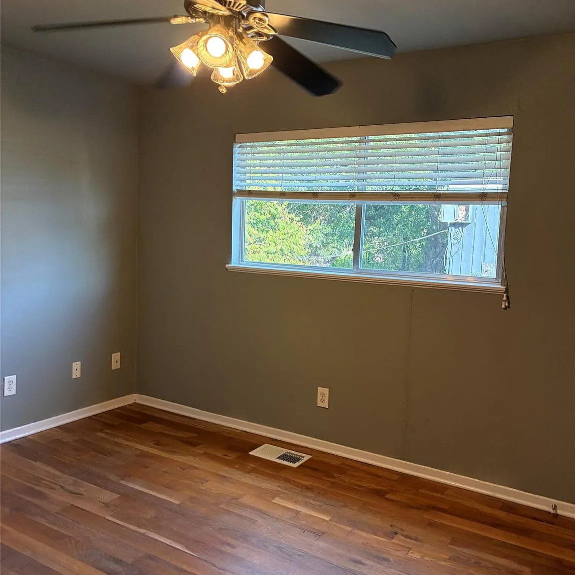 2 bed, 1.0 bath, 750 sqft, $1,900 — Photo 4