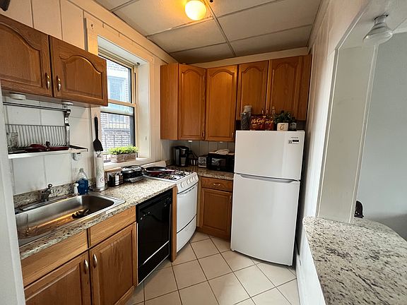 3rd image of 22 Orkney Rd APT 35