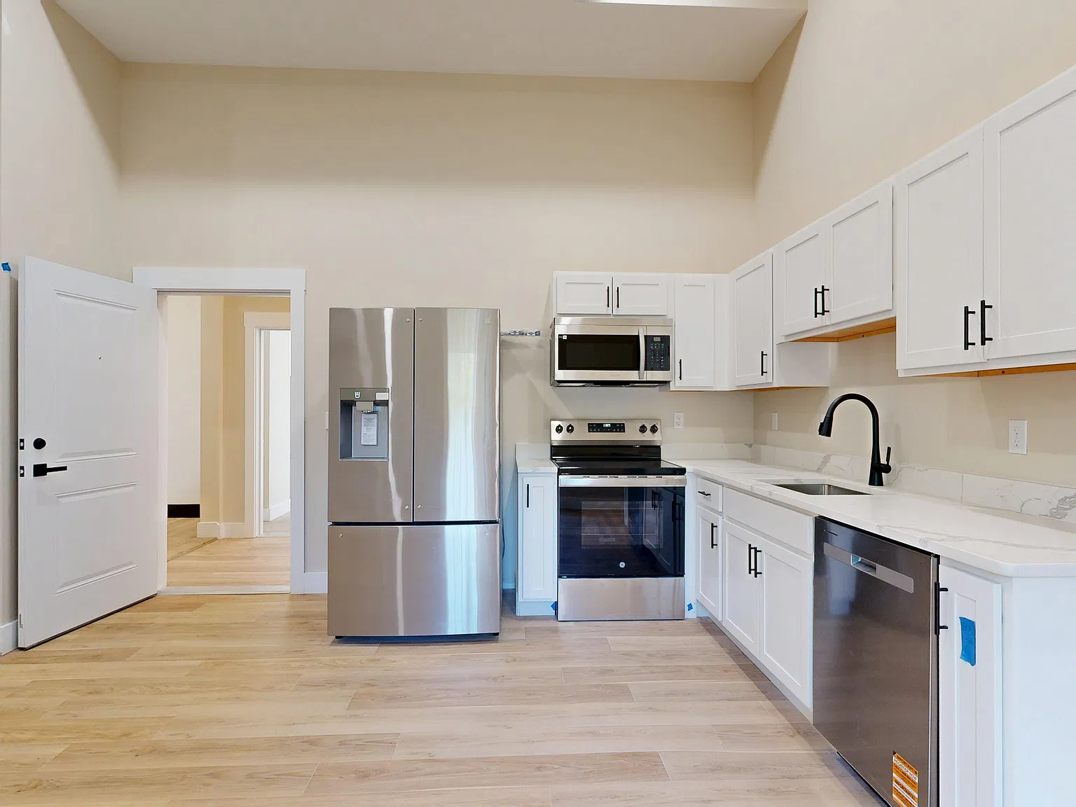 3 bed, 1200 sqft, $2,200 — Photo 4