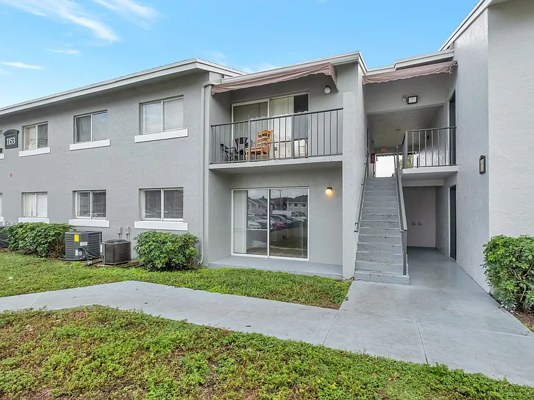 1153 Lake Victoria Dr #I — Photo 1