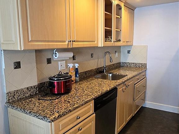 4th image of 200 S Birch Road #121