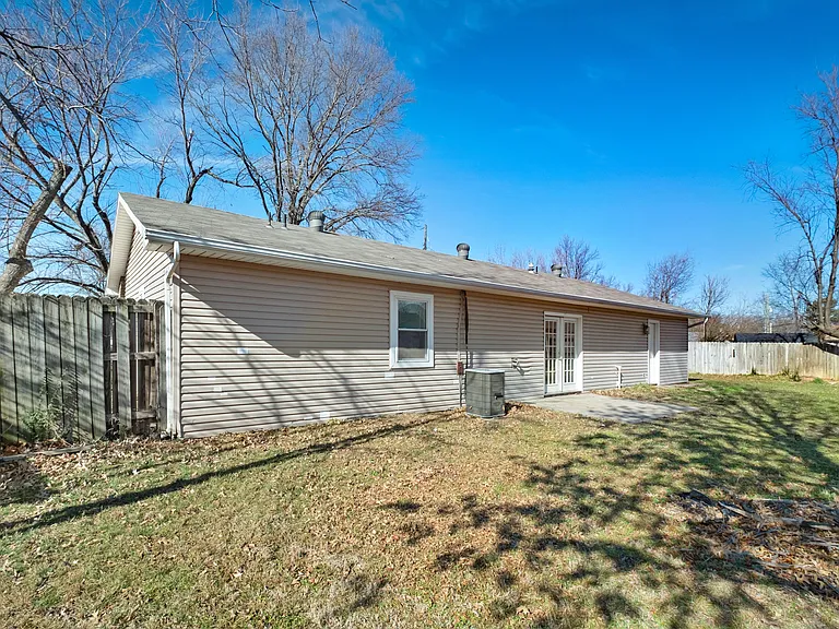 2306 Douglas St — Photo 25