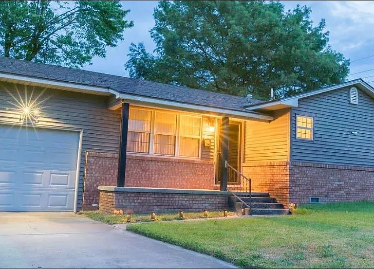 1315 Illinois Ave — Photo 1