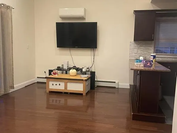 119-30 Poppenhusen Avenue image 4 of 9