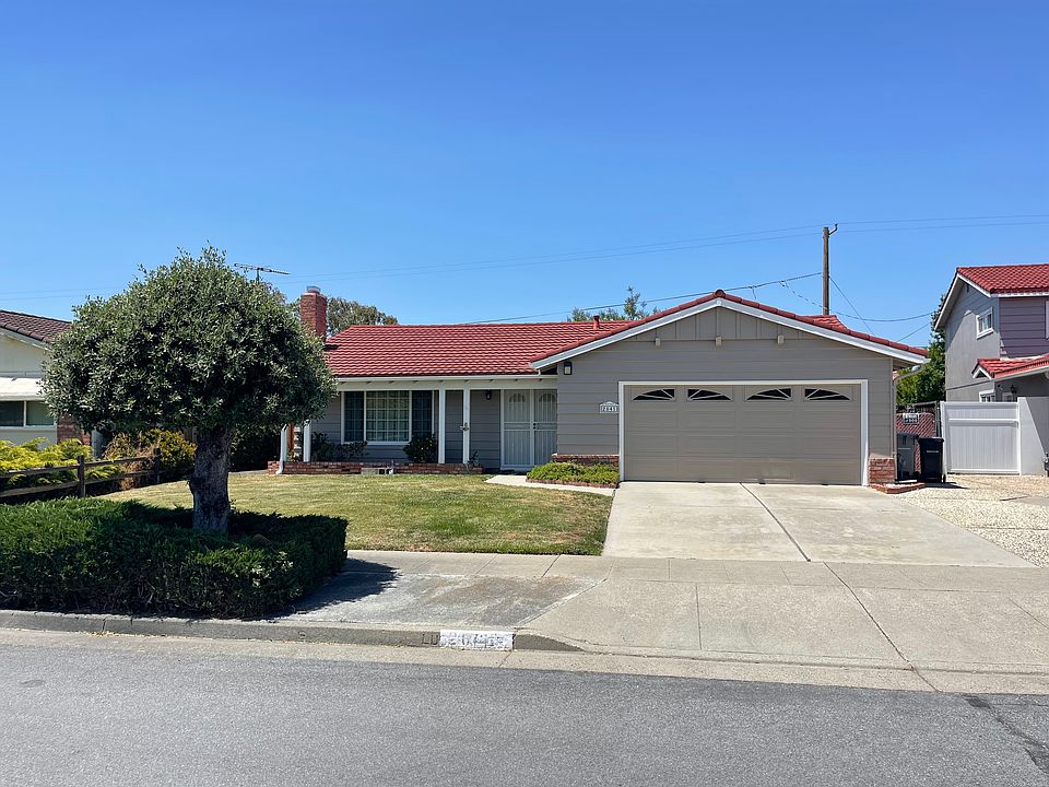 2nd image of 2841 Lucena Dr