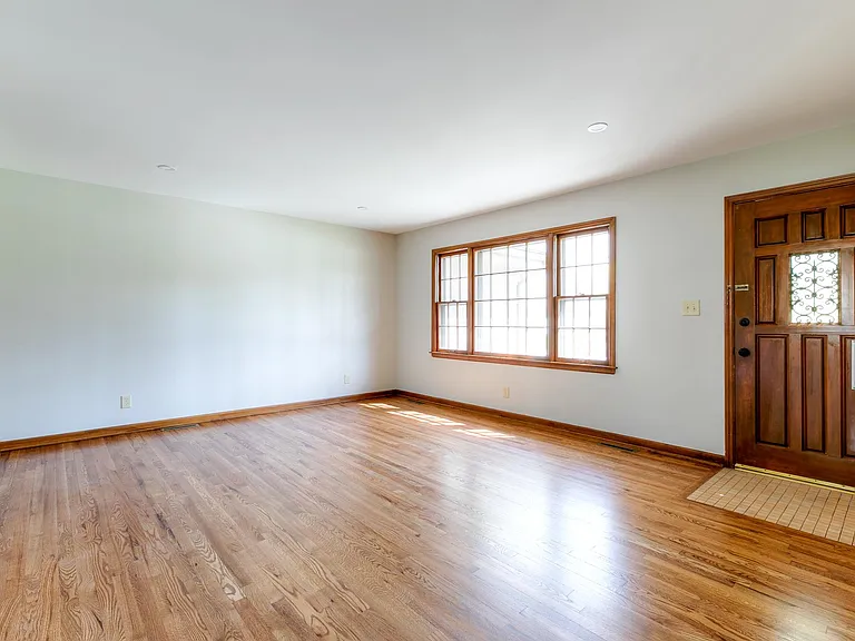 4612 N College Ave — Photo 7