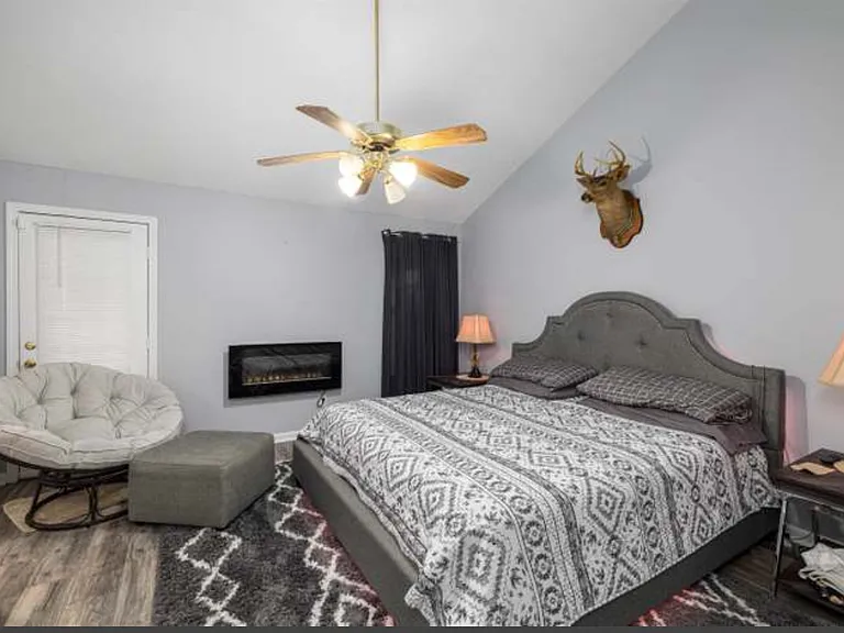 5844 Ashridge Pl — Photo 9