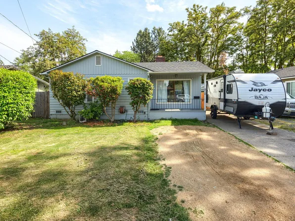 818 E 9th St, Medford, OR 97504