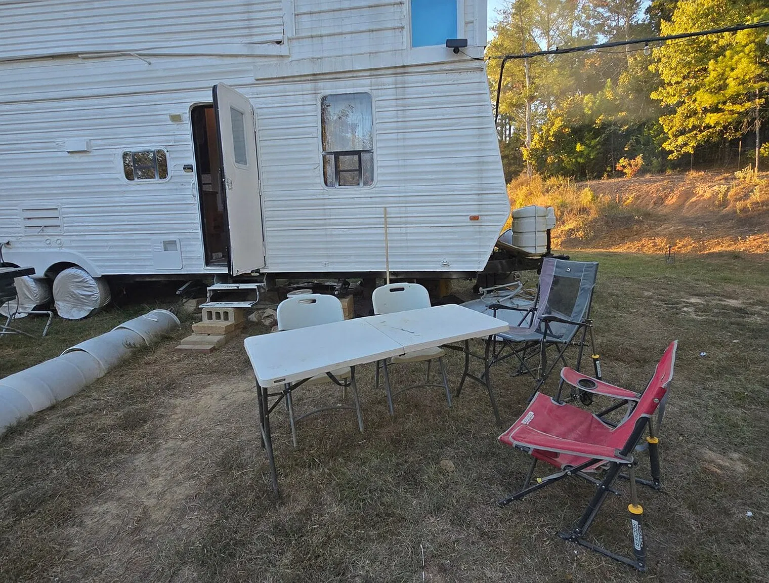 3 bed, 1.0 bath, $2,219 — Photo 2
