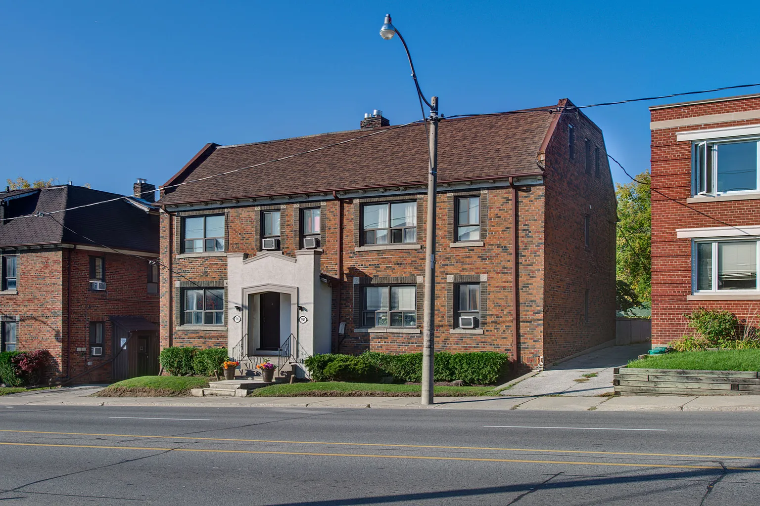 938 Avenue Rd #3 photo 1