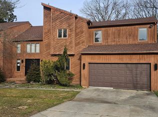 5 Golf View Dr, Voorhees, NJ 08043