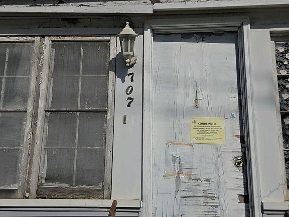 2nd image of 707 S Eaton St