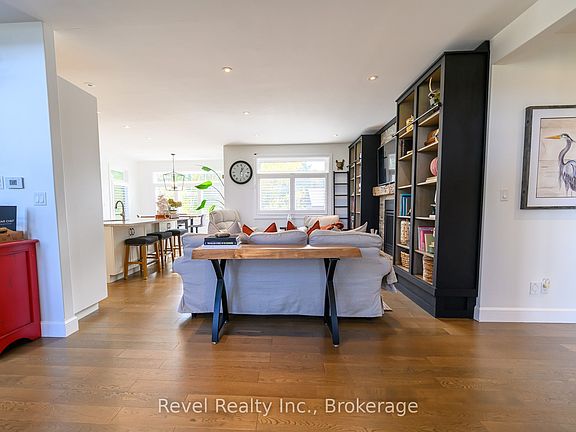 3rd image of 2073 Hawley Rd