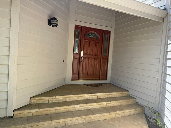 2nd image of 833 Redwood Dr