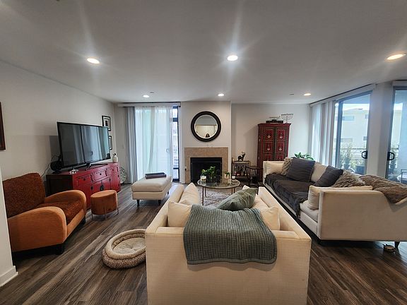 4th image of 5143 White Oak Ave Unit 205