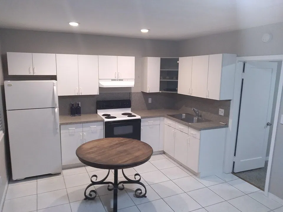 19 SW 10th St