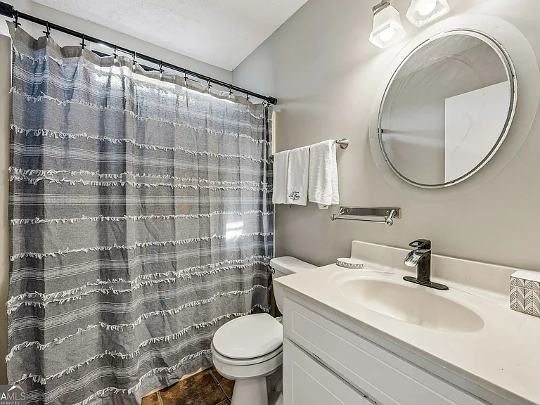 132 Woodvalley Dr — Photo 37