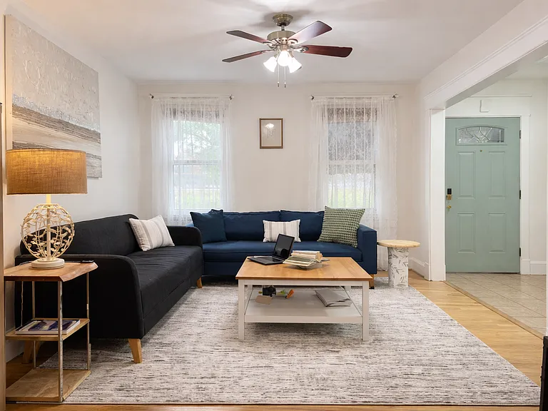 1401 W Virginia Ave NE — Photo 3