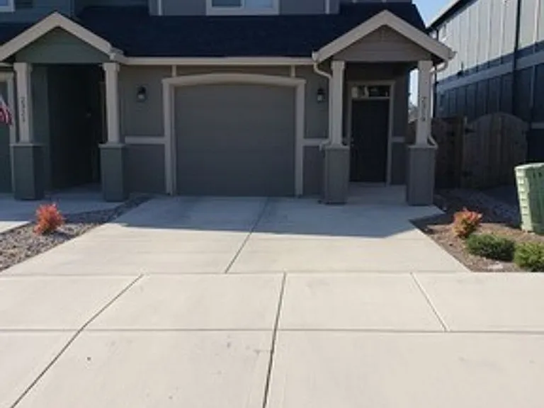 Columbia Hills Townhomes — Photo 1