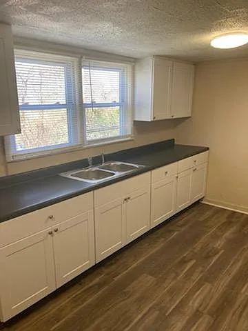 2 bed, 880 sqft, $950 — Photo 2