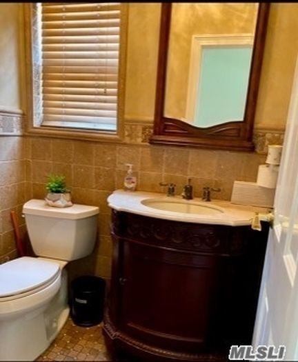 4 Bed 4 Bath Property, New York • 2,550 Sq Ft
