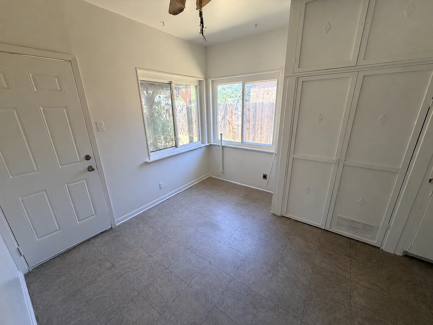 3 Bed 1.5 Bath — Photo 4