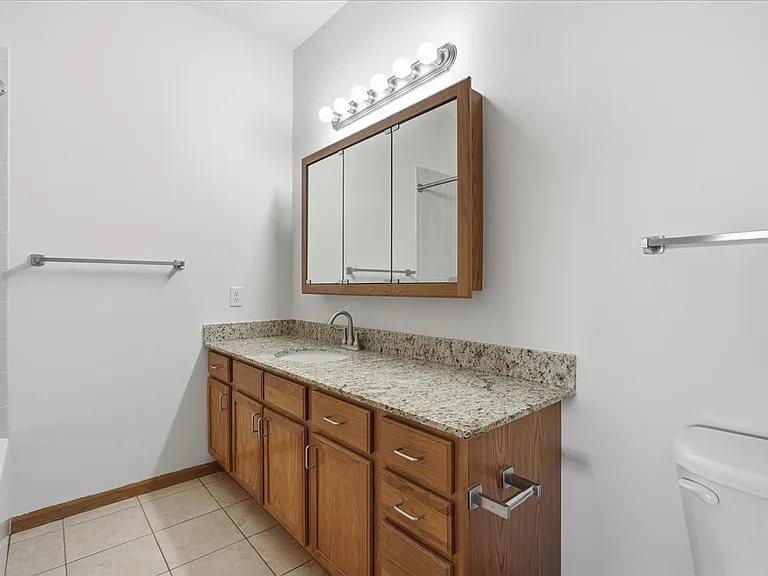 Crown Villa Apartments — Photo 18