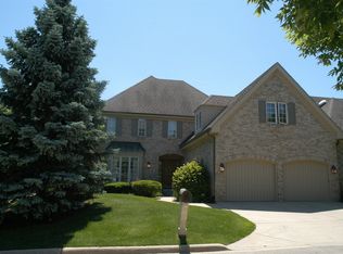 14 Tartan Lakes Dr, Westmont, IL