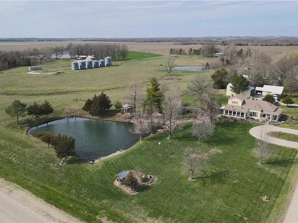 29041 NW Spruce St, Garnett, KS 66032