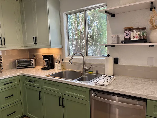 3 bed, 1315 sqft, $2,300 — Photo 4