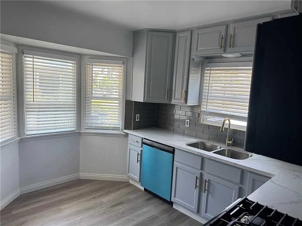 3 bed, 1381 sqft, $4,000 — Photo 2