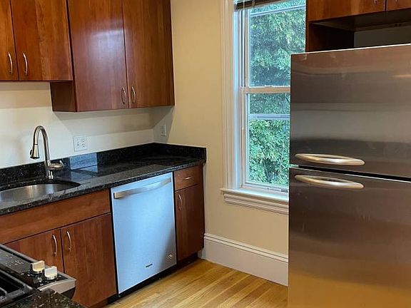 4th image of 517 Green St