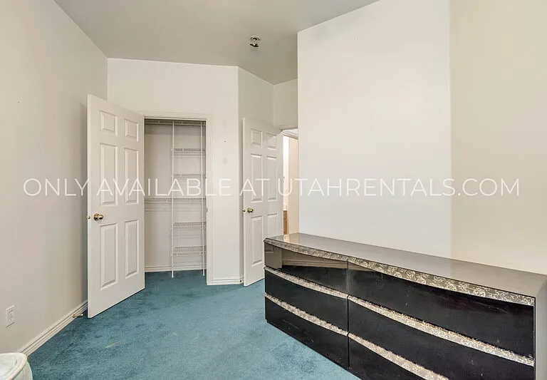 392 N Seven Peaks Blvd #323 — Photo 9