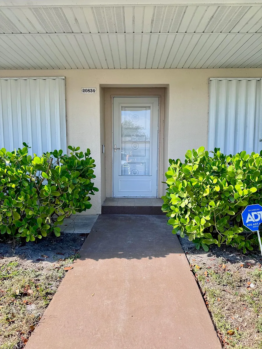 Building Photo - 20834 Sedgewick Dr #327