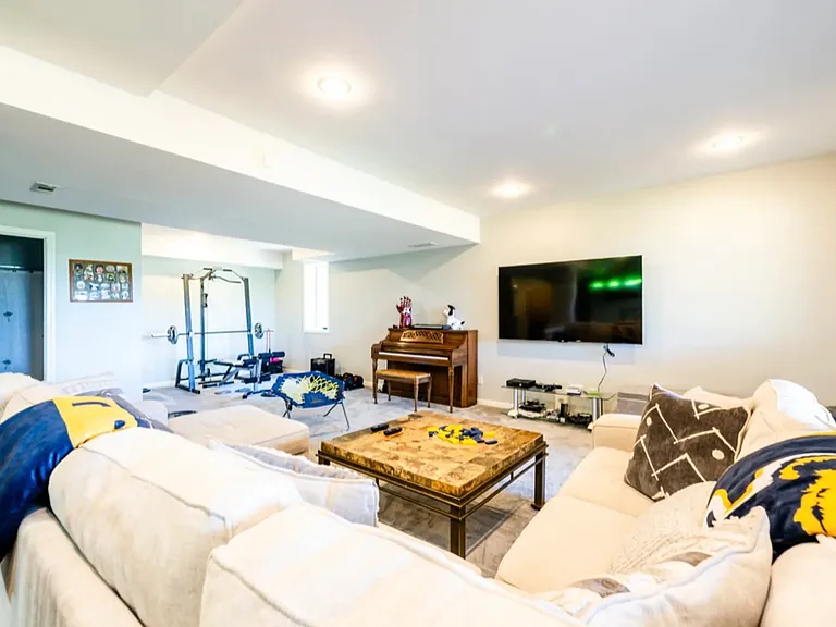 2687 Niles Rd — Photo 25