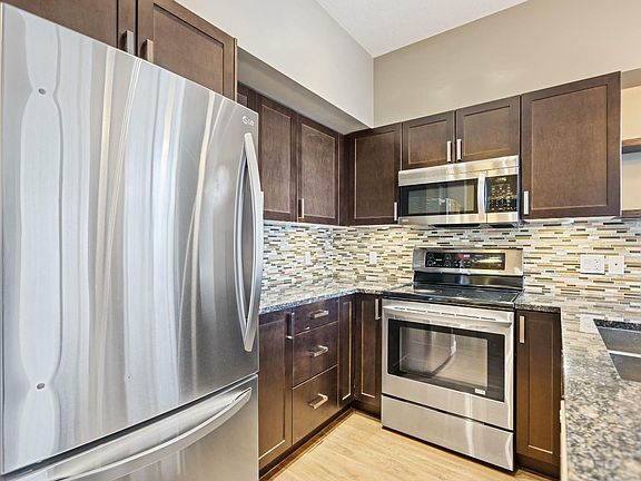 3rd image of 410-4303 1st St NE #410