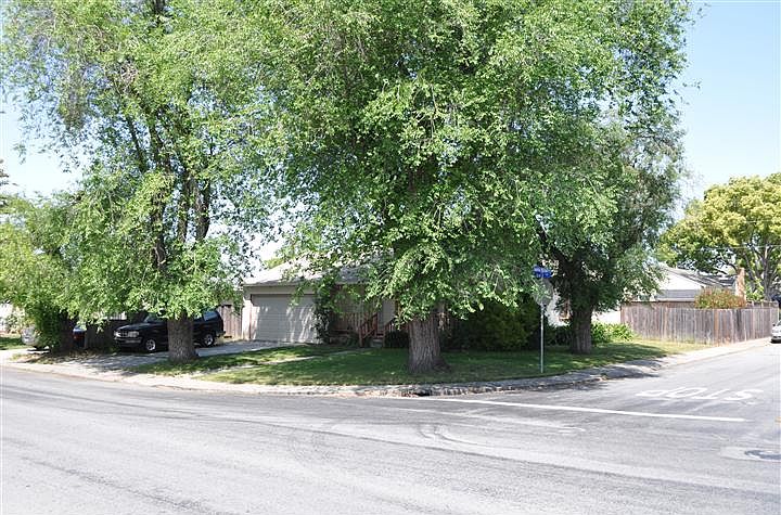 1st image of 3455 Golf Dr
