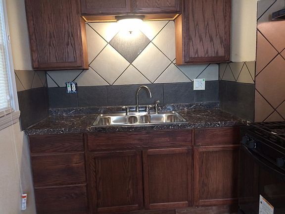 3rd image of 2416 Greeley Ave